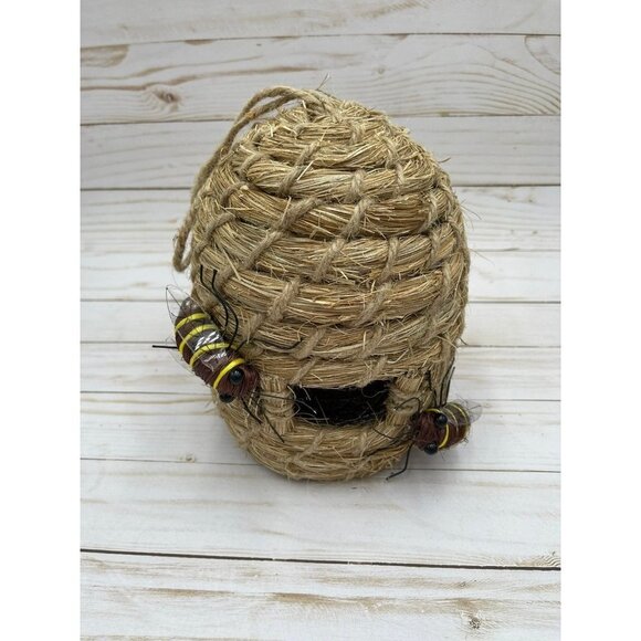 Beehive and honeybee decor NEW wicker birdhouse hanging decor - Picture 1 of 5